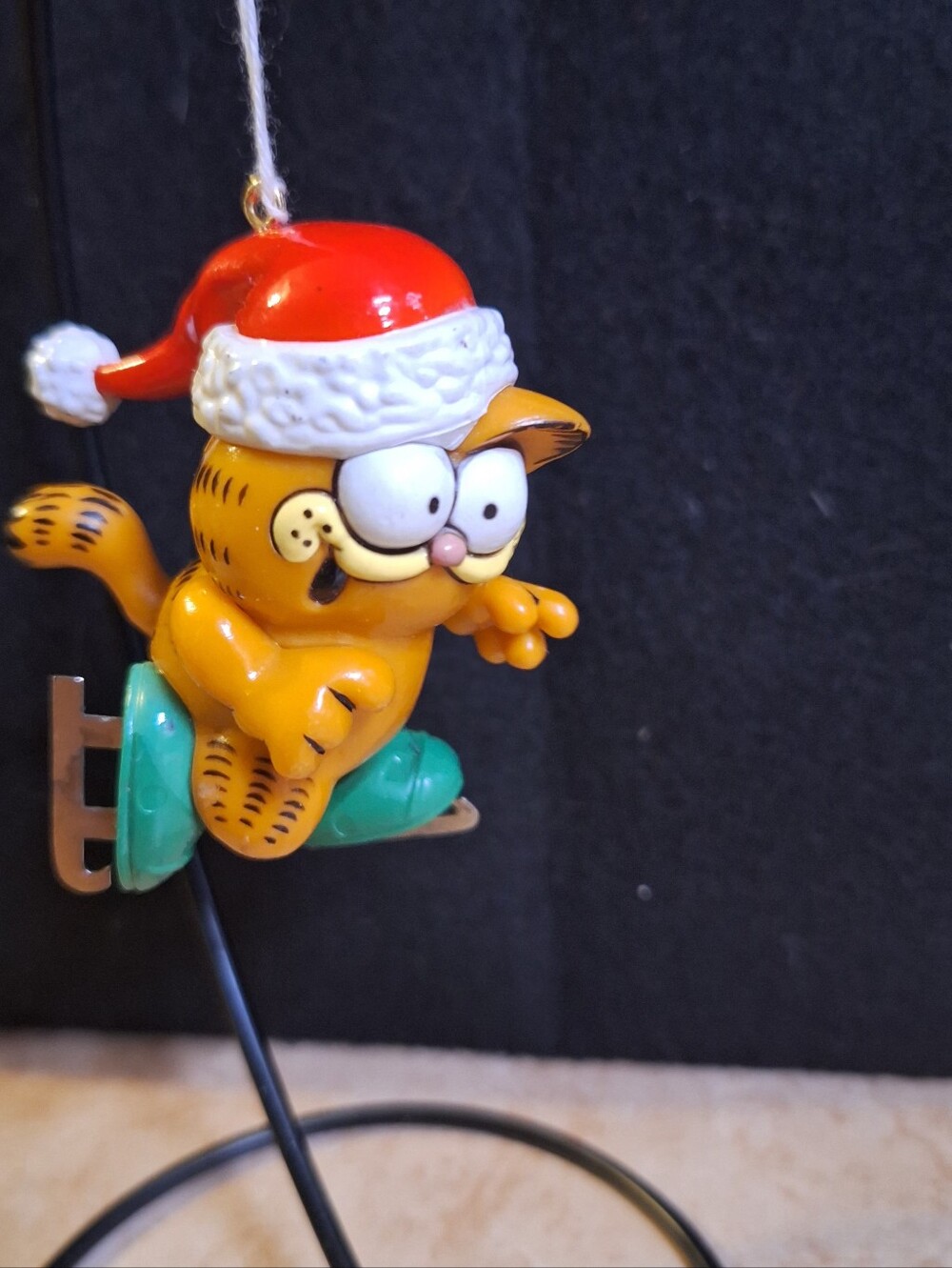 1978 Garfield 'Cuts The Ice' Christmas Ornament 3" Santa Hat Green Skates